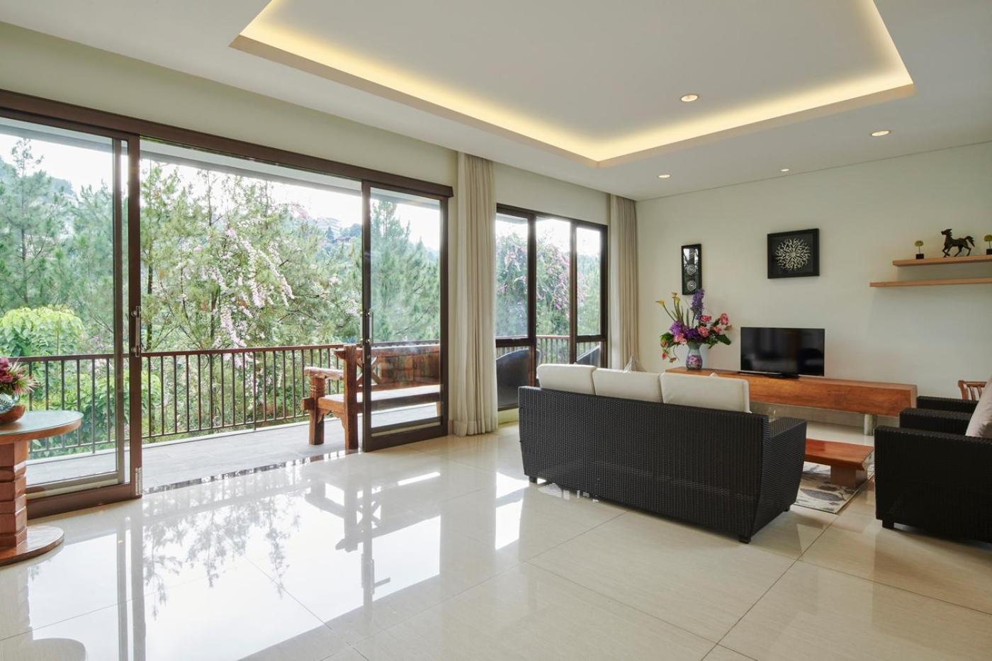 Hikari Hill View Villa 7 Bedrooms With A Private Swimming Pool And Billiard Bandung Bagian luar foto